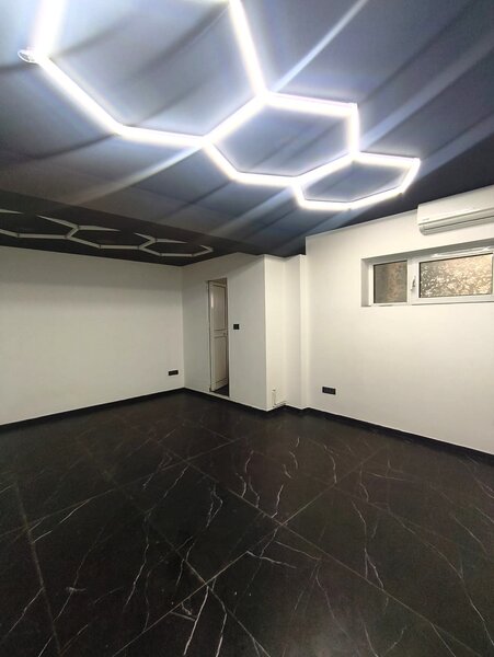 Timpuri Noi, Tineretului spatiu comercial, cafenea, fastfood